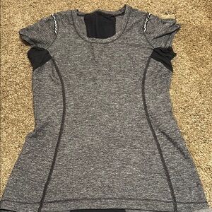 Lululemon Athletica Gray Fitted Short Sleeve Tee